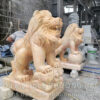 Tượng sư tử đá vàng
