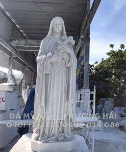 Tượng Thánh Têrêsa hài đồng Giêsu