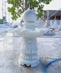 Tháp nước xoay đá trắng