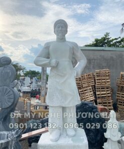 Tượng đá anh hùng Nguyễn Trung Trực