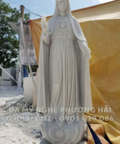 Tượng đá đức mẹ giang tay