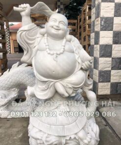 Tượng Phật Di lặc đứng trên lưng rùa