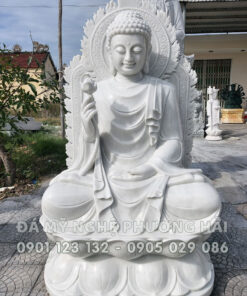 Tượng Phật cầm hoa sen