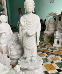 Tượng Phật thích ca cầm bát