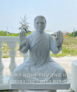 Tượng người thật bằng đá