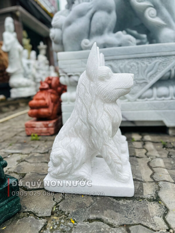 Tượng chó đá